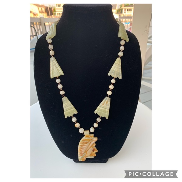 Vintage carved agate necklace - Picture 2 of 4